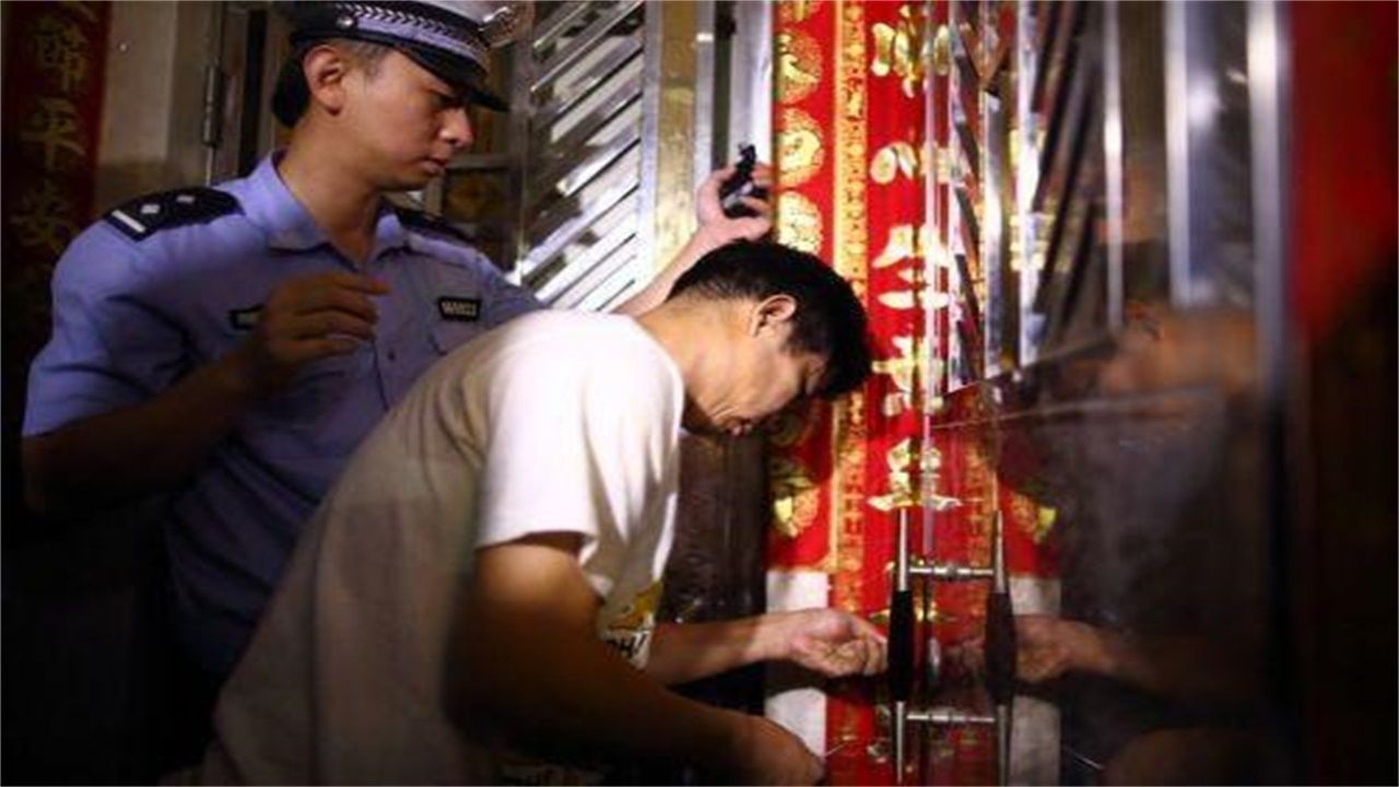 印江县请开锁师傅开了锁后，师傅